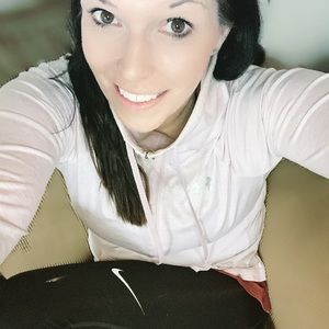 Meet your Posher, Elaine